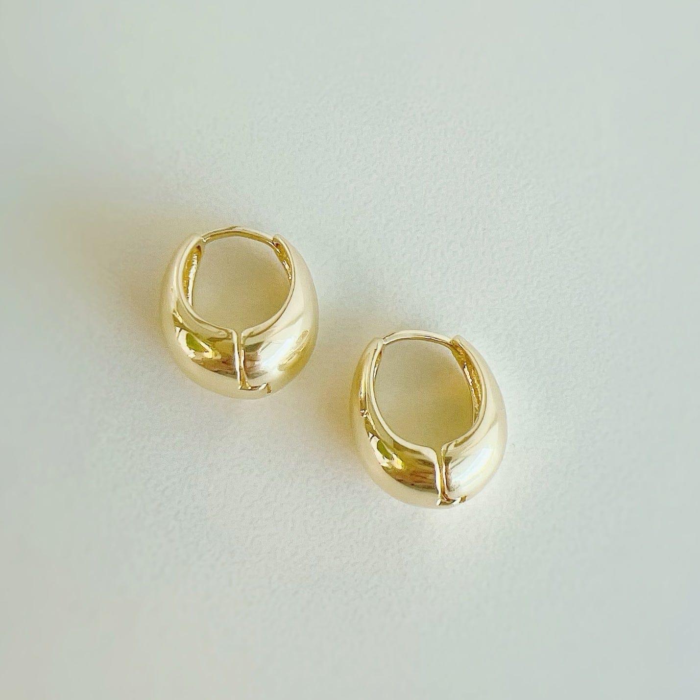 Elegant golden stud earrings