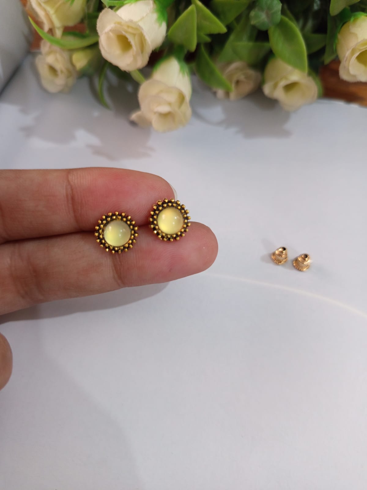 Round yellow studs