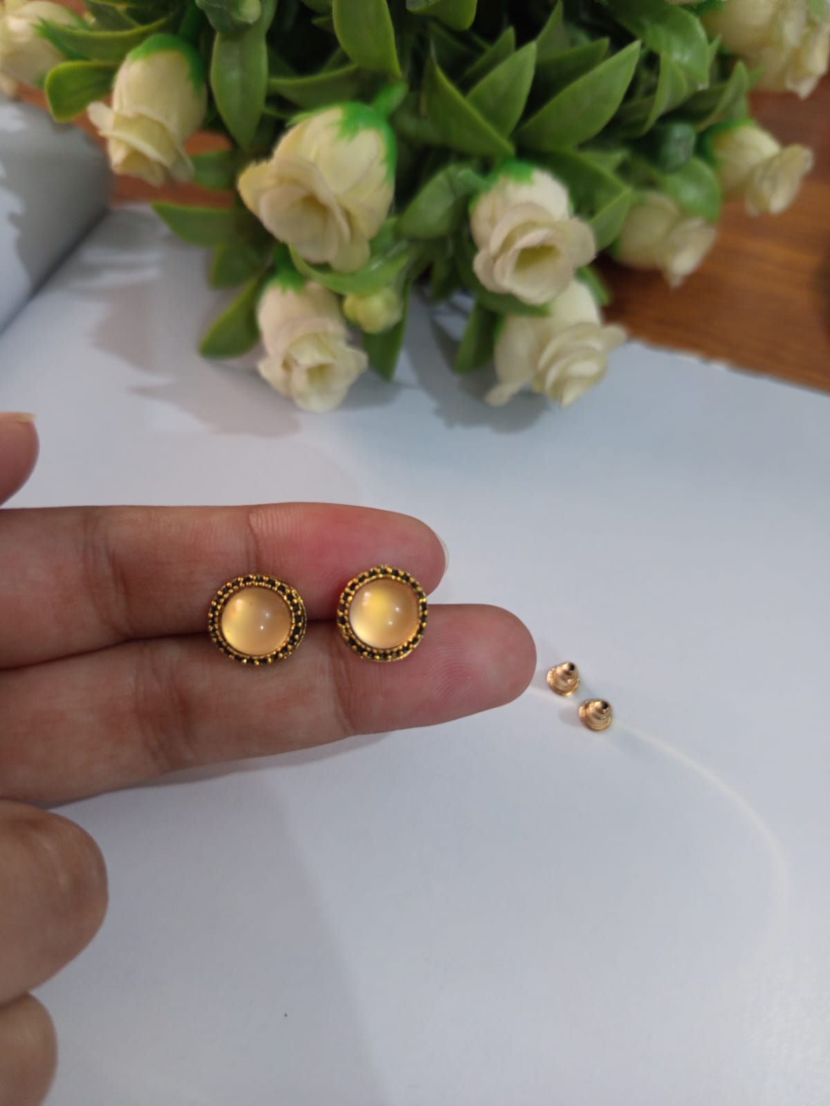 Round light orange studs